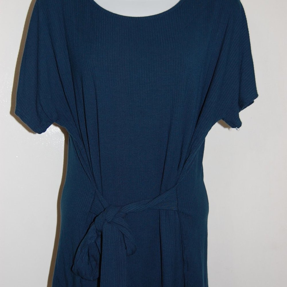Tie waist, turquoise colored, ribbed top.
